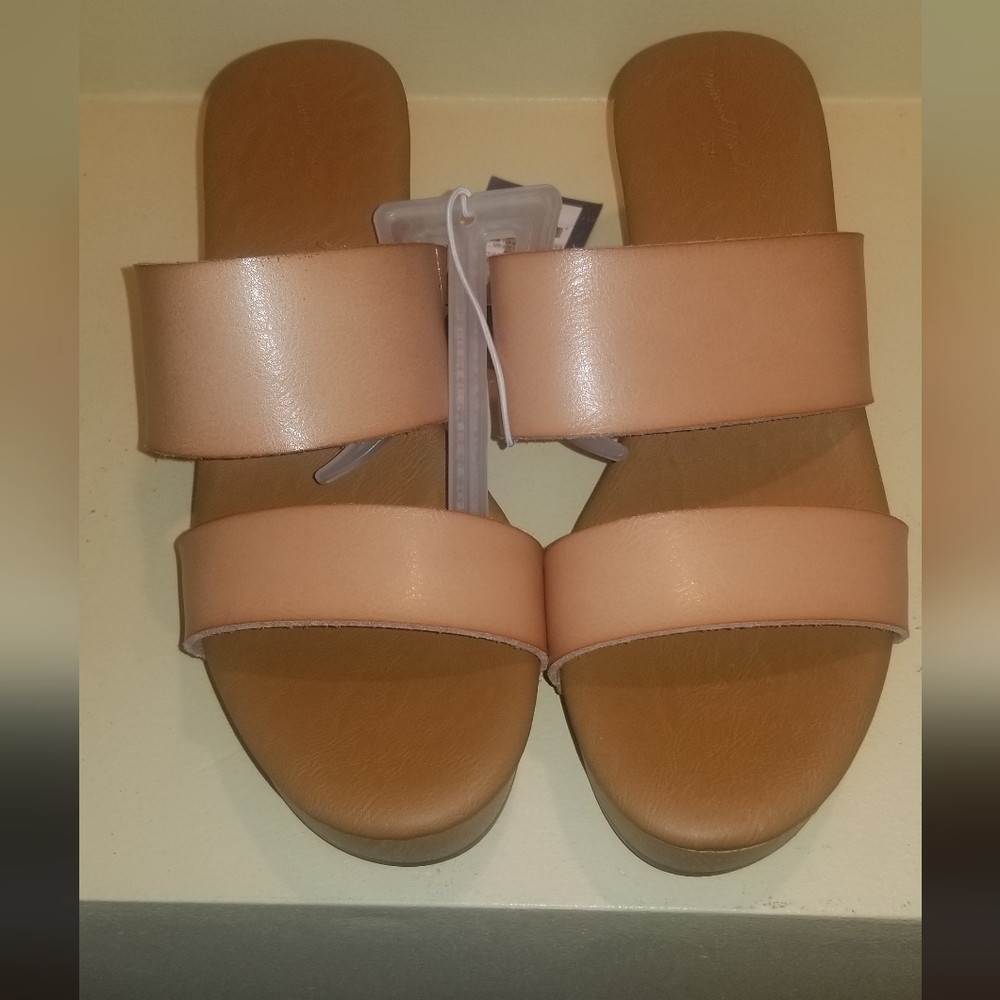 Universal Thread sandals